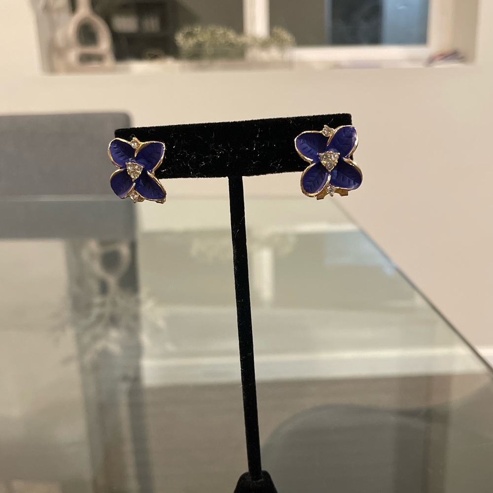 Special floral cz earrings
